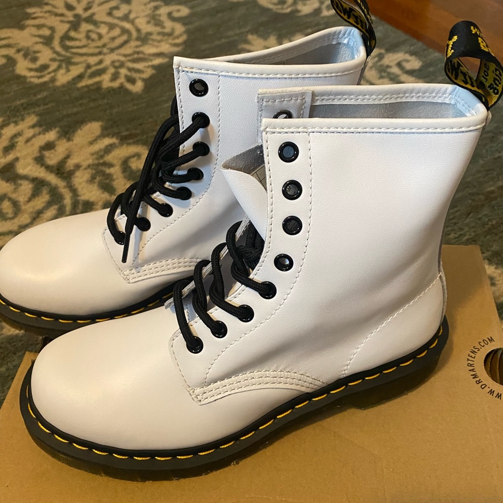 WHITE DOC MARTENS - Picture 3 of 5